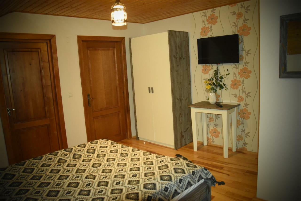 Casa Smeilor Horezu Exteriör bild